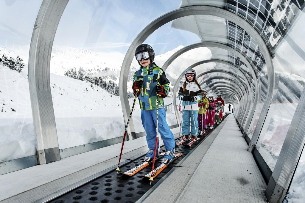 Alpina Zillertal . Family Lifestyle Kinderhotel Fuegen Exterior photo